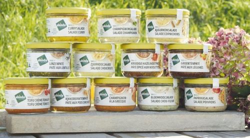 Potjes met vegetarische smeerpatés en salades van Abinda - (c) Abinda
----
Sort: 4